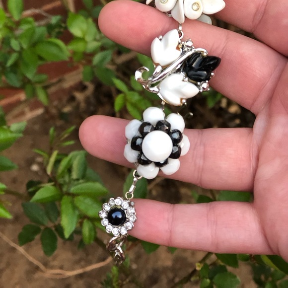 “Concerto” 🎶 Hand crafted bracelet from upcycled vintage jewelry! - Picture 5 of 10